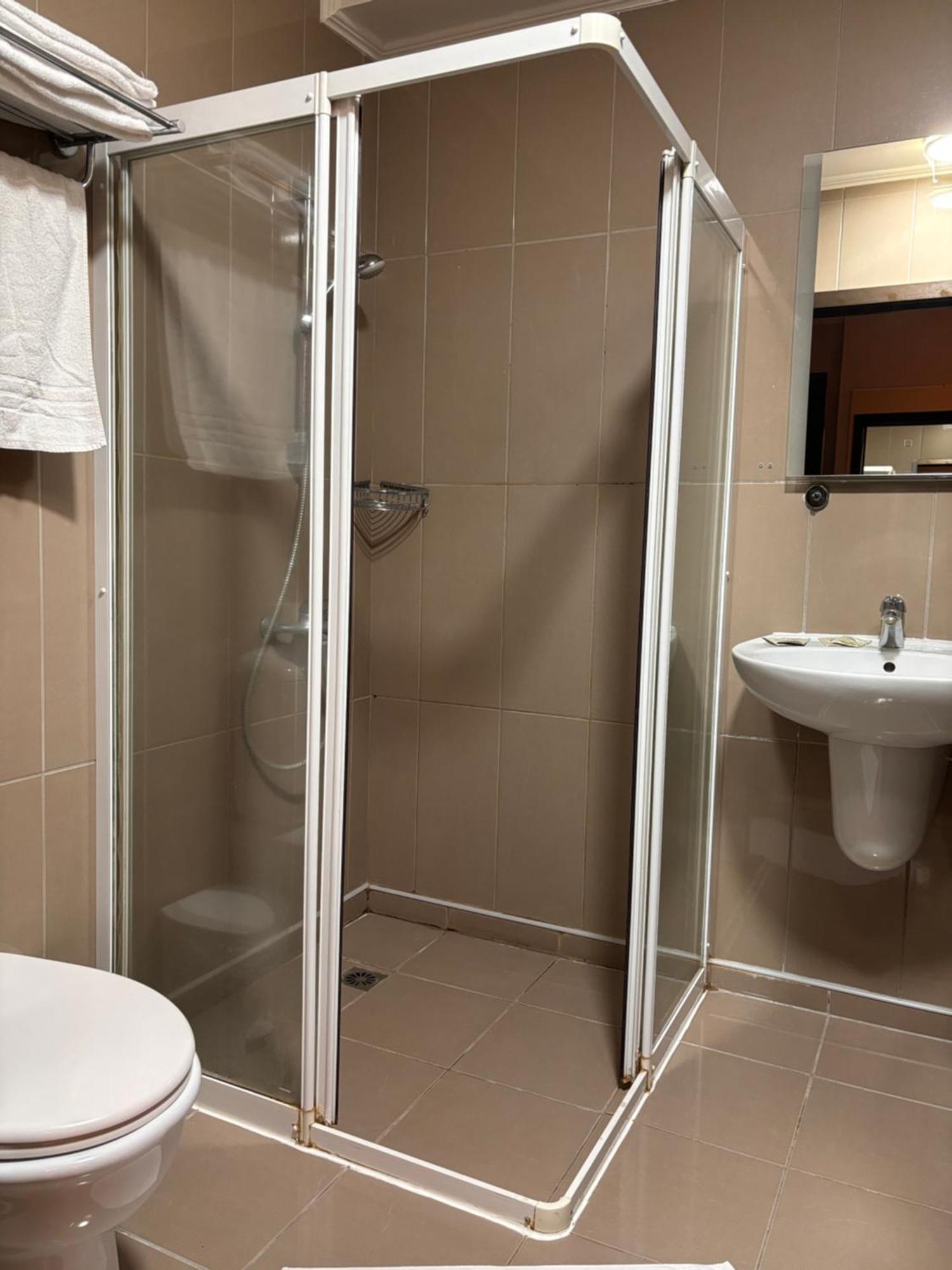 Escale Hotel Saint-Gilles Εξωτερικό φωτογραφία