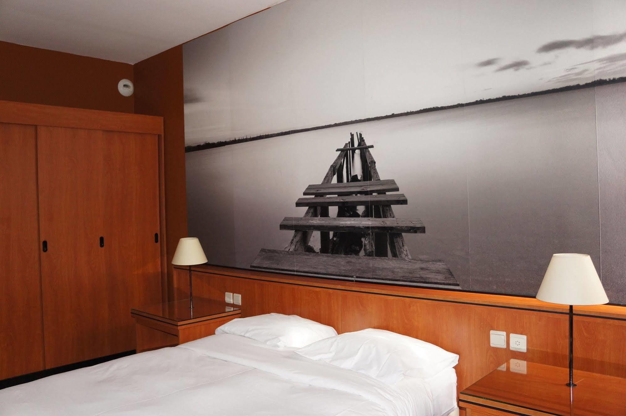 Escale Hotel Saint-Gilles Εξωτερικό φωτογραφία